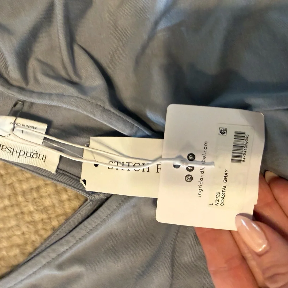 Ingrid & Isabel Gray Maternity  Romper - Picture 6 of 7